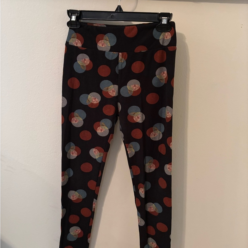 LuLaRoe Red and Black Circular Pattern Leggings